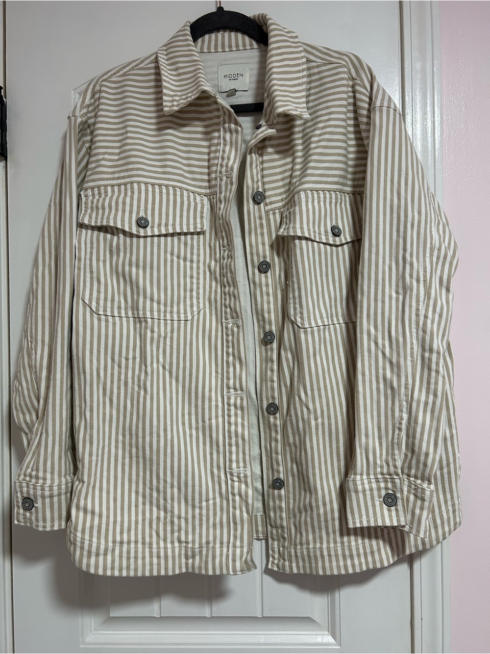 HIDDEN STRIPE Beige & White Button-Front Denim Jacket